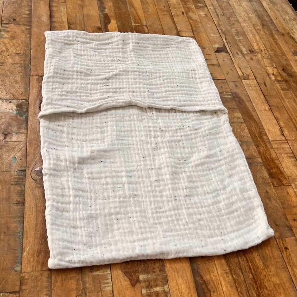 Cb2 Standard Pillow Sham 20x26 in White Speckled Nett Organic Cotton Blend